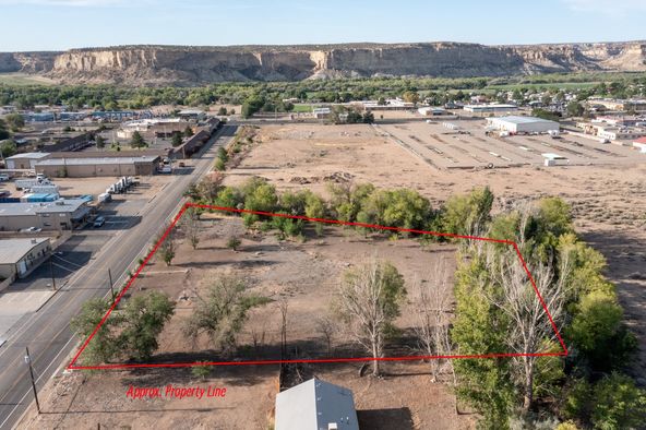 655 S Dustin Rd, Farmington, NM 87401
